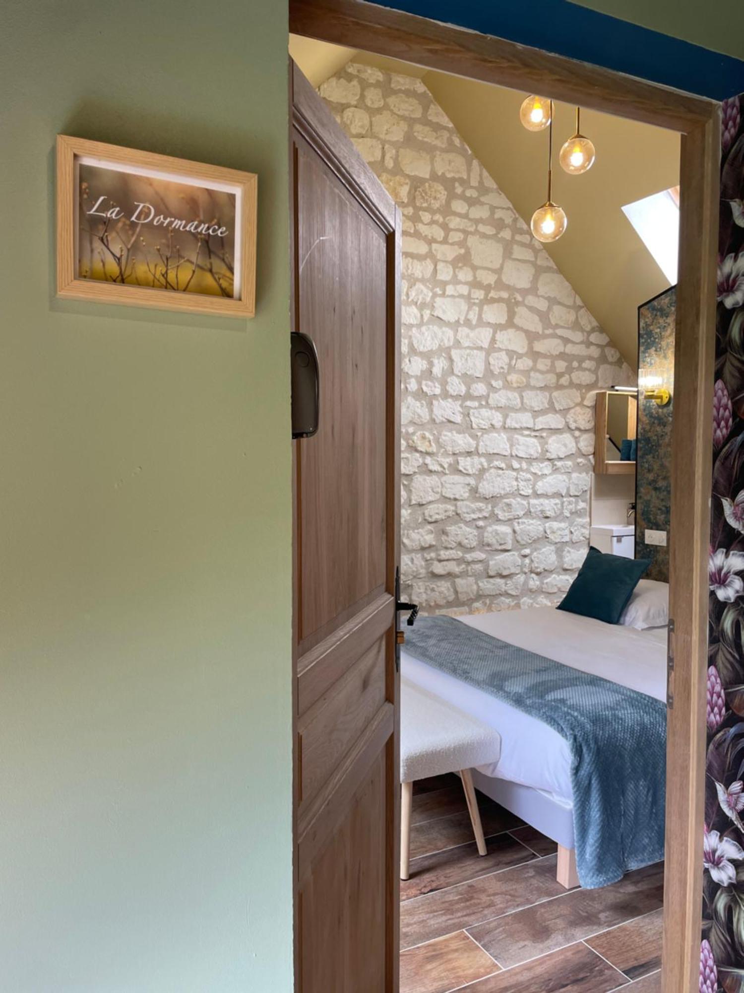 Le Relais, La Dormance, Le Bois Dormant *